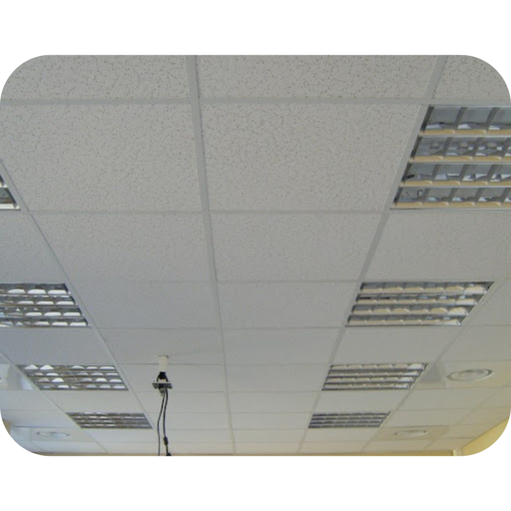 Jointement des plaques et application d’enduit pour une finition plafond placo à Marrakech.